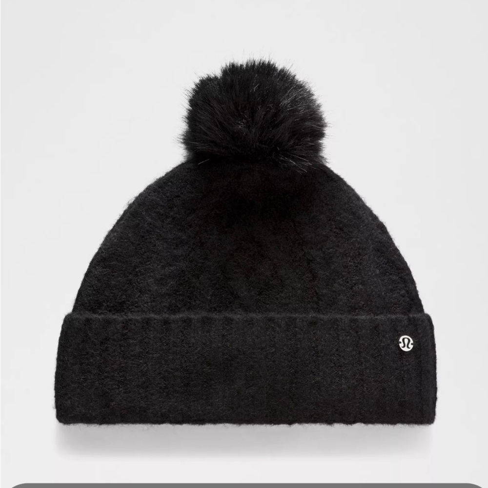 NWT LULULEMON Women’s Alpaca Cable-Knit Pom Beanie Black One Size